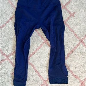 Lululemon size 6 crop with pockets